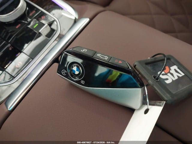 2027 BMW X7 11