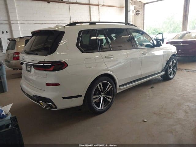 2027 BMW X7 4