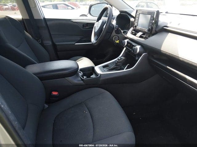 2021 TOYOTA RAV4 LE 5