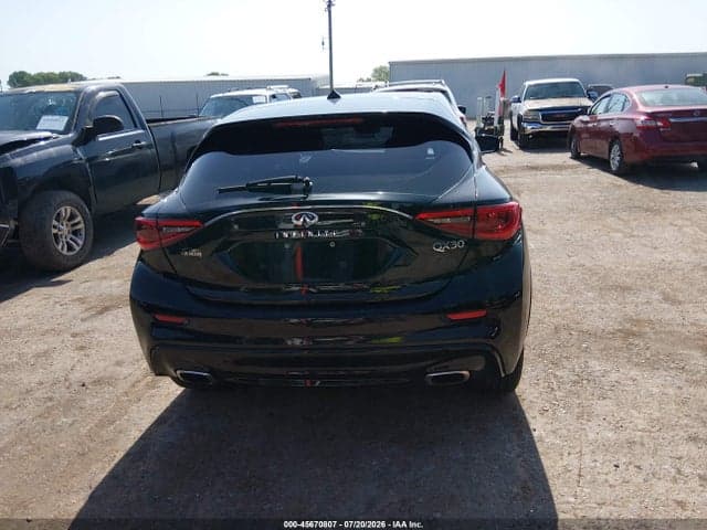 2018 INFINITI QX30 LUXURY 16
