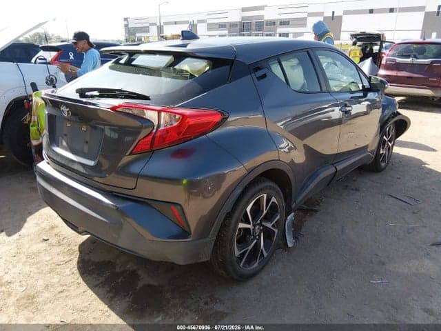 2019 TOYOTA C-HR XLE 4
