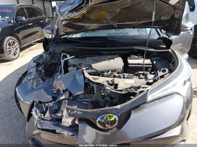 2019 TOYOTA C-HR XLE 10