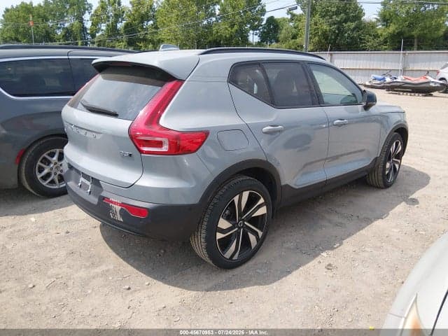 2024 VOLVO XC40 B5 ULTIMATE DARK THEME 4