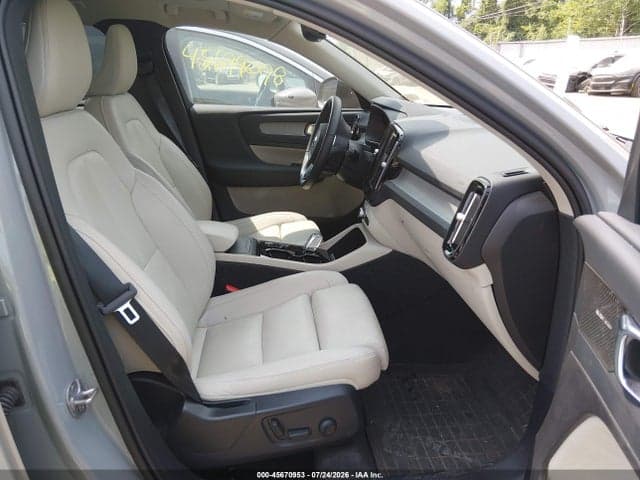2024 VOLVO XC40 B5 ULTIMATE DARK THEME 5