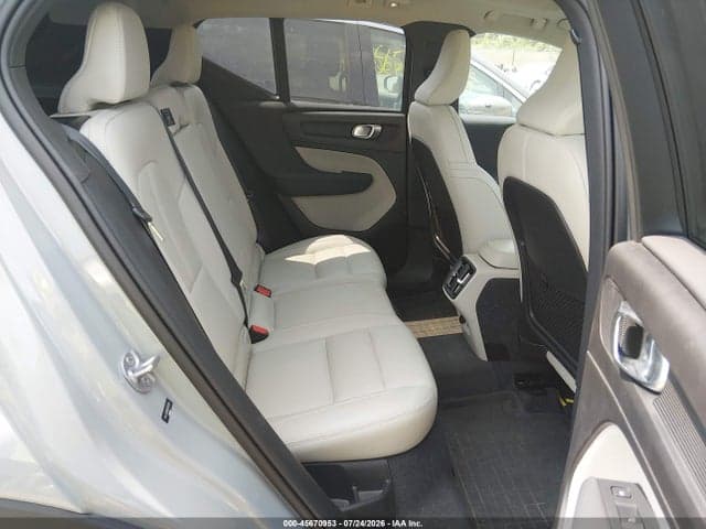 2024 VOLVO XC40 B5 ULTIMATE DARK THEME 8