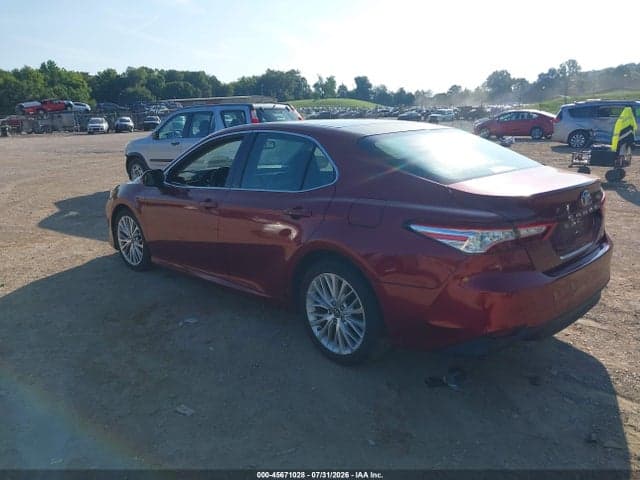 2018 TOYOTA CAMRY XLE 3