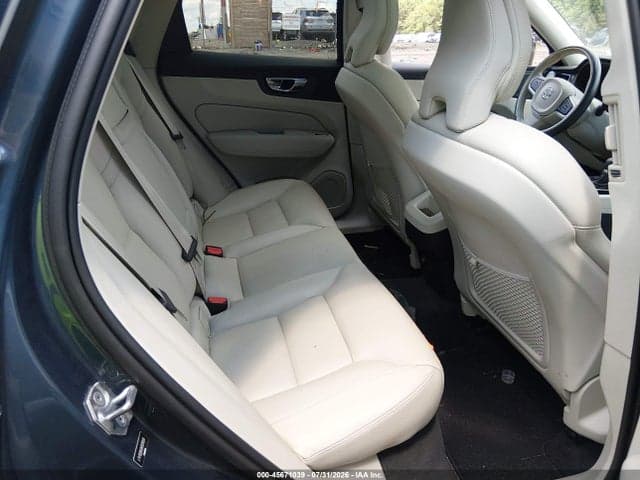2019 VOLVO XC60 T5 MOMENTUM 8