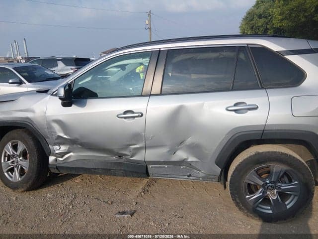 2022 TOYOTA RAV4 XLE 14