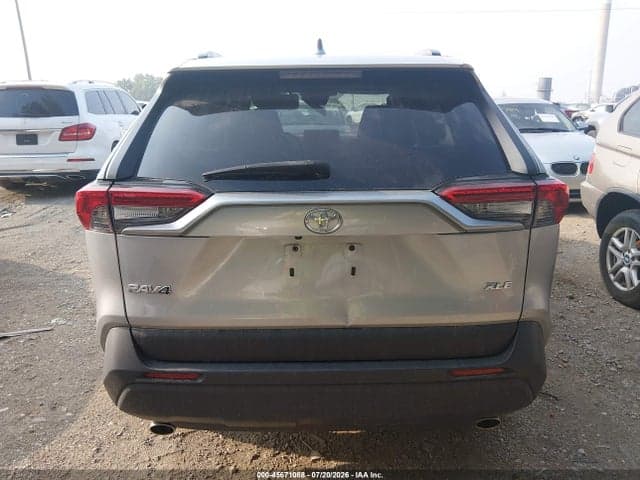 2022 TOYOTA RAV4 XLE 16