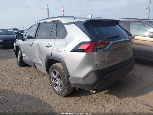 2022 TOYOTA RAV4 XLE 3