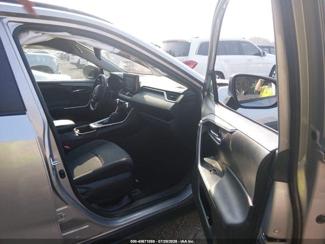 2022 TOYOTA RAV4 XLE 5