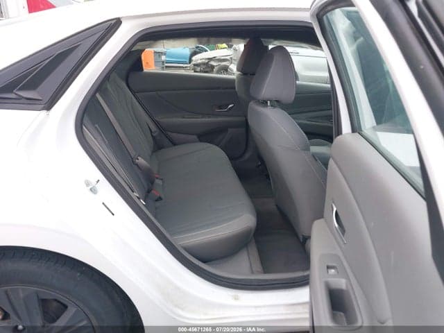 2022 HYUNDAI ELANTRA SEL 8