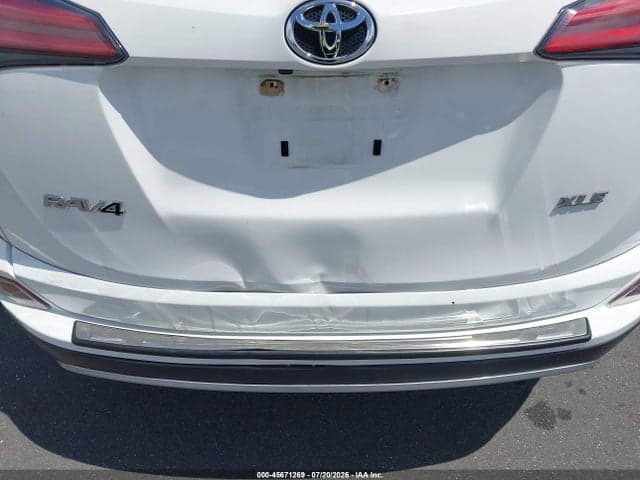 2018 TOYOTA RAV4 XLE 17