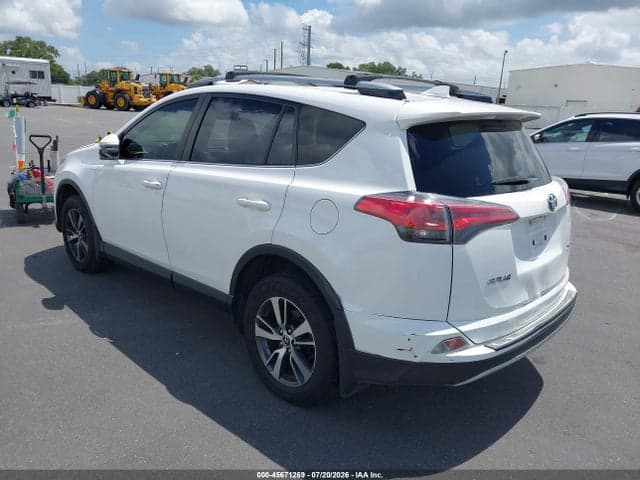 2018 TOYOTA RAV4 XLE 3