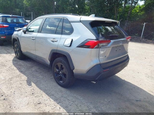 2020 TOYOTA RAV4 XLE 3