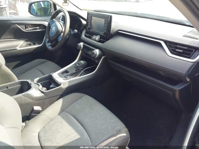2020 TOYOTA RAV4 XLE 5