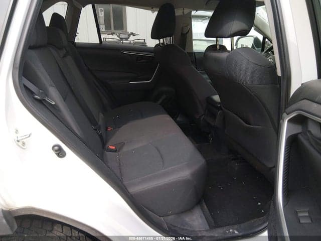 2020 TOYOTA RAV4 LE 8