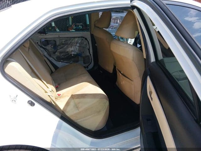 2018 TOYOTA COROLLA LE 8