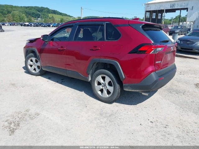 2019 TOYOTA RAV4 XLE 3