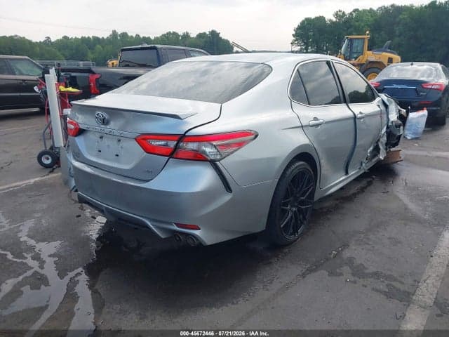 2018 TOYOTA CAMRY SE 4