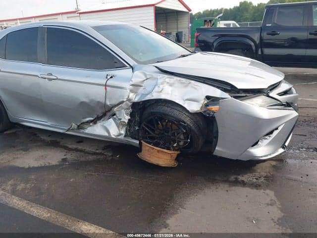 2018 TOYOTA CAMRY SE 6