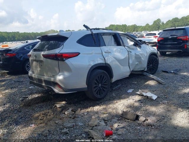 2023 TOYOTA HIGHLANDER XSE 4