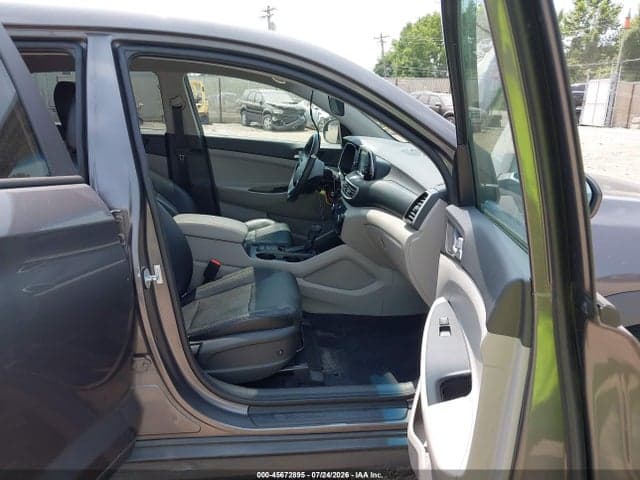 2020 HYUNDAI TUCSON SE 5