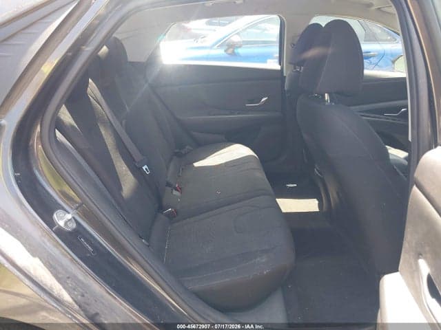 2023 HYUNDAI ELANTRA SE 8