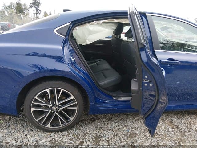 2025 TOYOTA CAMRY XLE 8