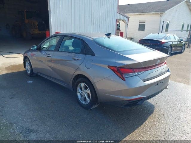 2023 HYUNDAI ELANTRA SE 3