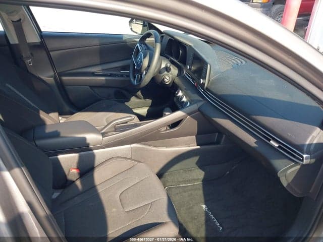2023 HYUNDAI ELANTRA SE 5