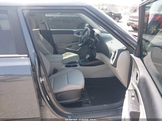 2023 KIA SOUL LX 5