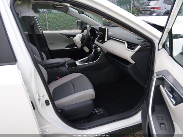 2025 TOYOTA RAV4 XLE 5