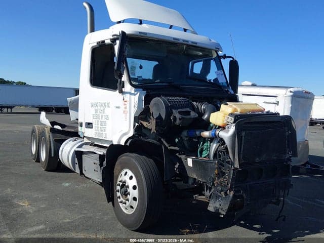 2020 VOLVO VNR - 1
