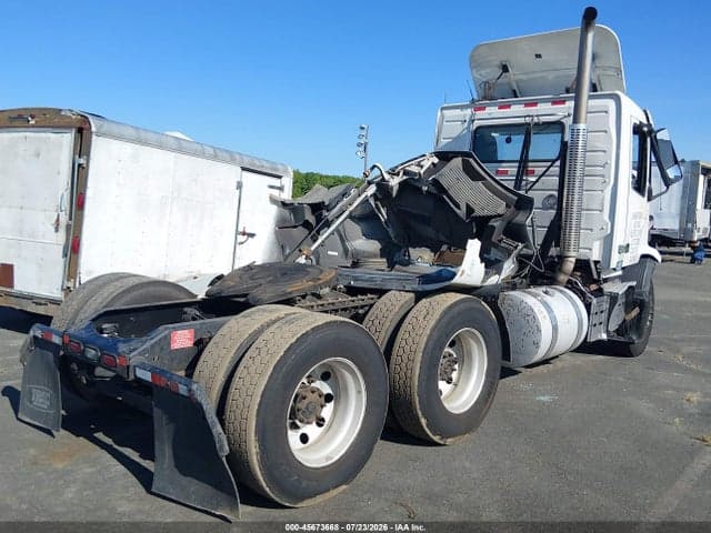 2020 VOLVO VNR 4