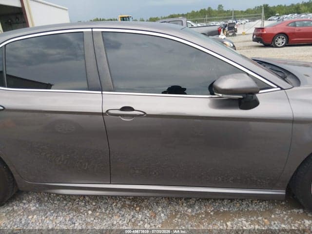 2018 TOYOTA CAMRY SE 13