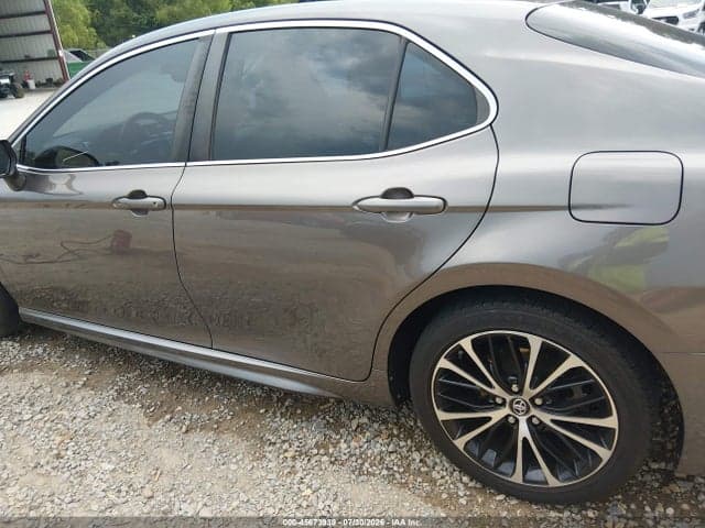 2018 TOYOTA CAMRY SE 14
