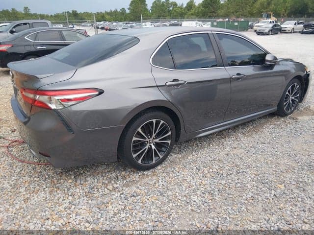 2018 TOYOTA CAMRY SE 4