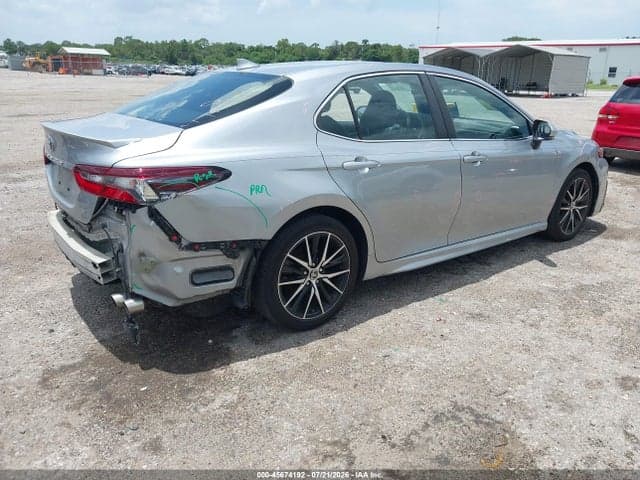 2022 TOYOTA CAMRY SE 4
