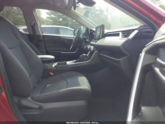 2020 TOYOTA RAV4 LE 5