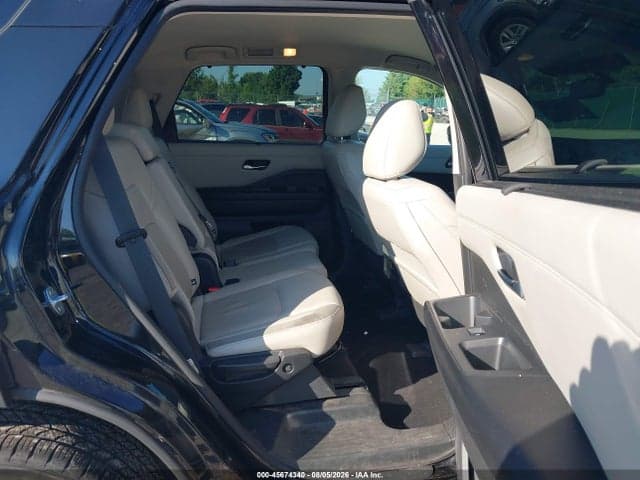 2022 NISSAN PATHFINDER SL 4WD 8