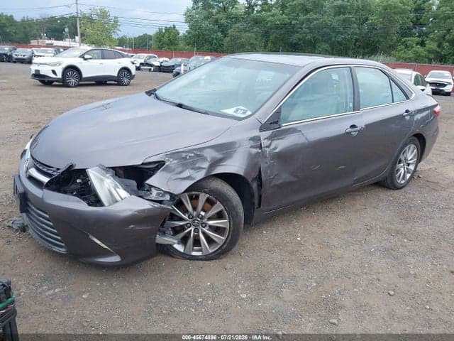 2017 TOYOTA CAMRY XLE 2