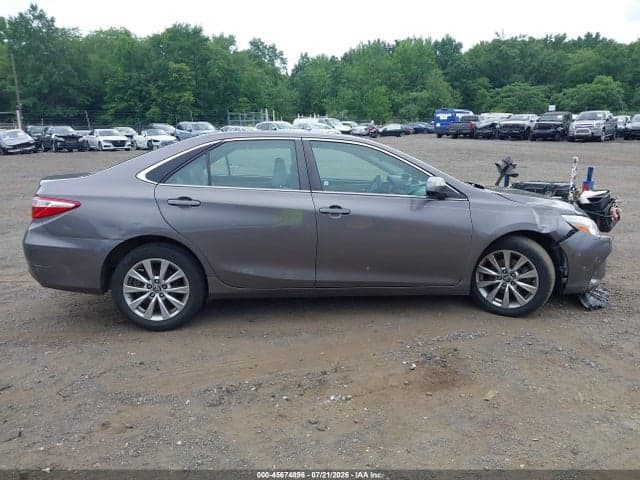 2017 TOYOTA CAMRY XLE 13