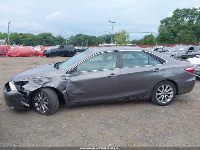 2017 TOYOTA CAMRY XLE 17