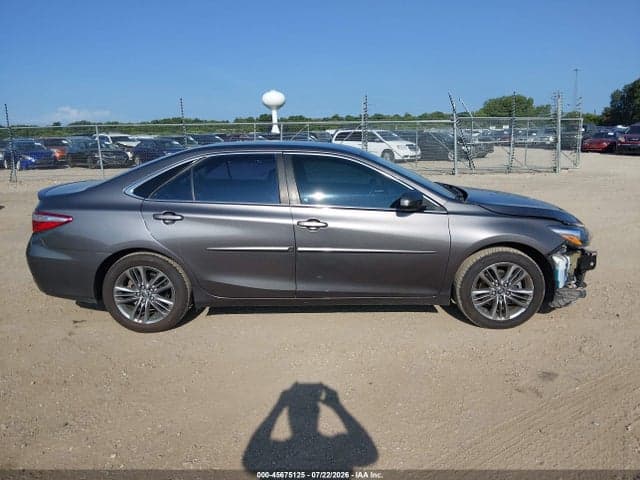 2017 TOYOTA CAMRY SE 14