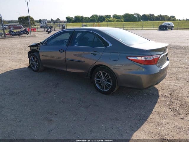 2017 TOYOTA CAMRY SE 3