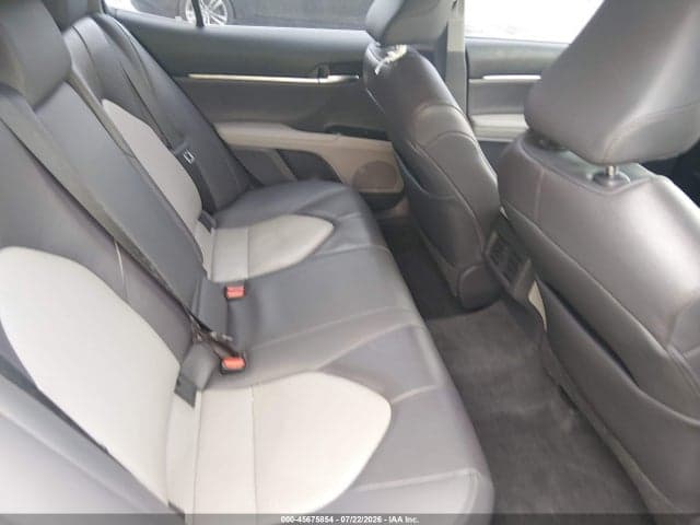 2020 TOYOTA CAMRY HYBRID XLE 8