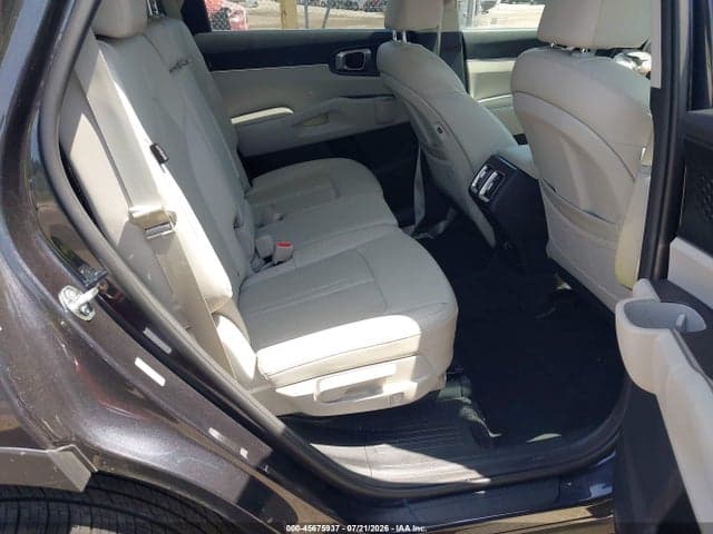 2025 KIA SORENTO S 8