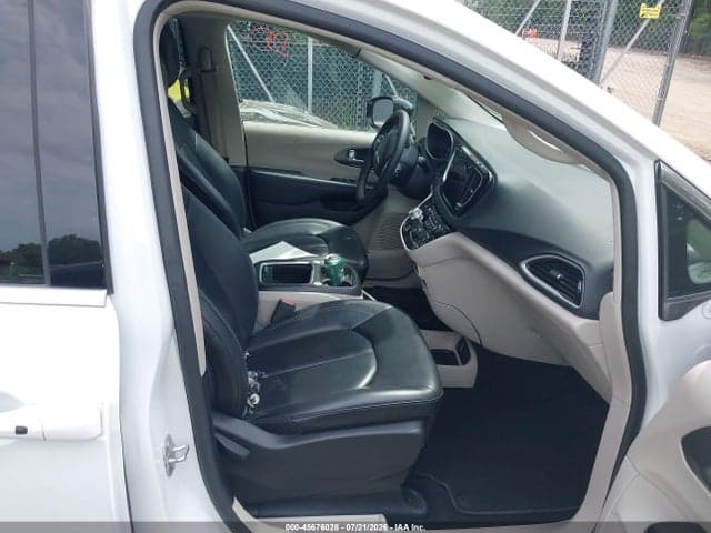 2024 CHRYSLER PACIFICA TOURING L 5