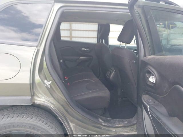 2021 JEEP CHEROKEE LATITUDE 4X4 8